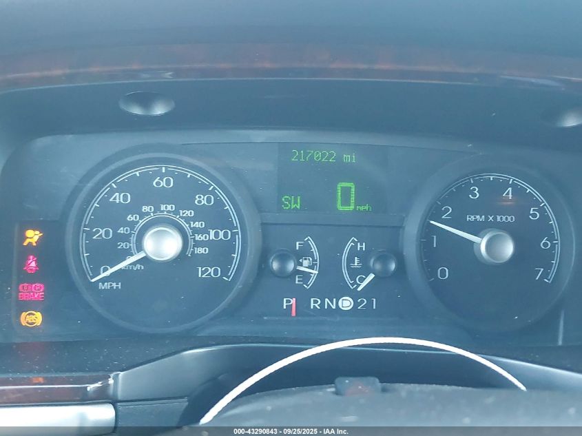 2006 Lincoln Town Car Executive VIN: 1L1FM88W16Y635385 Lot: 43290843