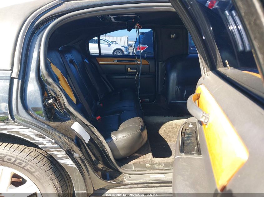 2006 Lincoln Town Car Executive VIN: 1L1FM88W16Y635385 Lot: 43290843