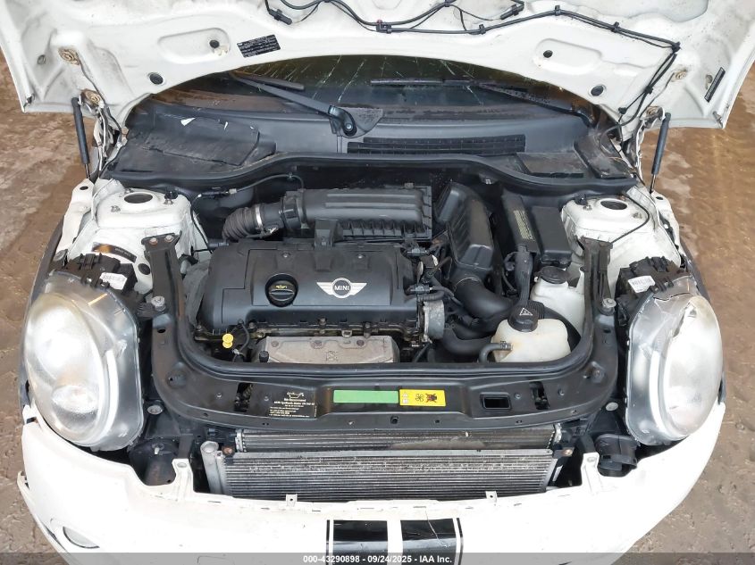 2010 Mini Cooper Clubman VIN: WMWML3C52ATX52099 Lot: 43290898