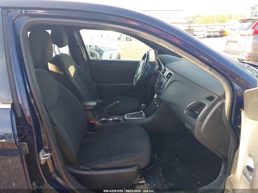 1C3CCBBB5DN539693 2013 CHRYSLER 200 photo no. 5