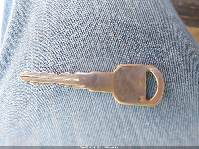 2005 Chevrolet Suburban 1500 Lt VIN: 1GNEC16Z65J113792 Lot: 43291475