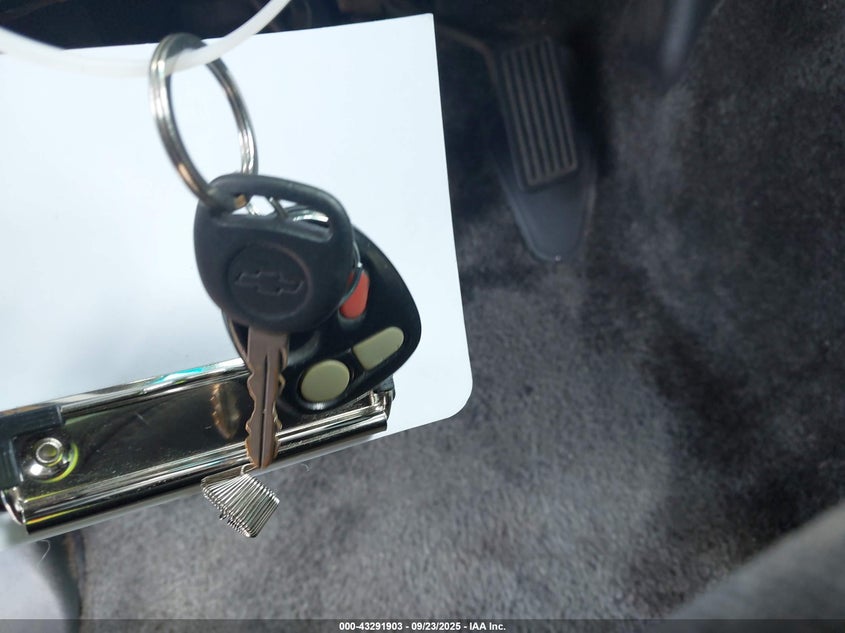 2001 Chevrolet Tahoe Ls VIN: 1GNEC13T51R183859 Lot: 43291903