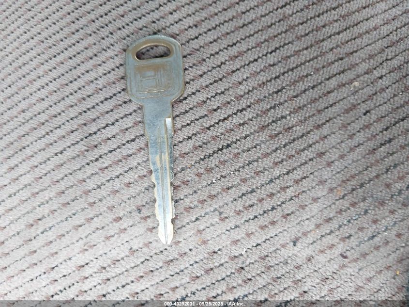 1995 Chevrolet Gmt-400 C2500 VIN: 2GCFC29S1S1135626 Lot: 43292031