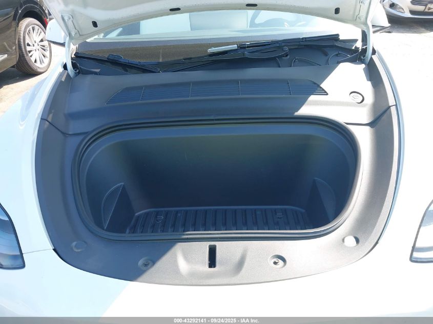 2023 Tesla Model Y Awd/Long Range Dual Motor All-Wheel Drive VIN: 7SAYGDEE8PF633550 Lot: 43292141