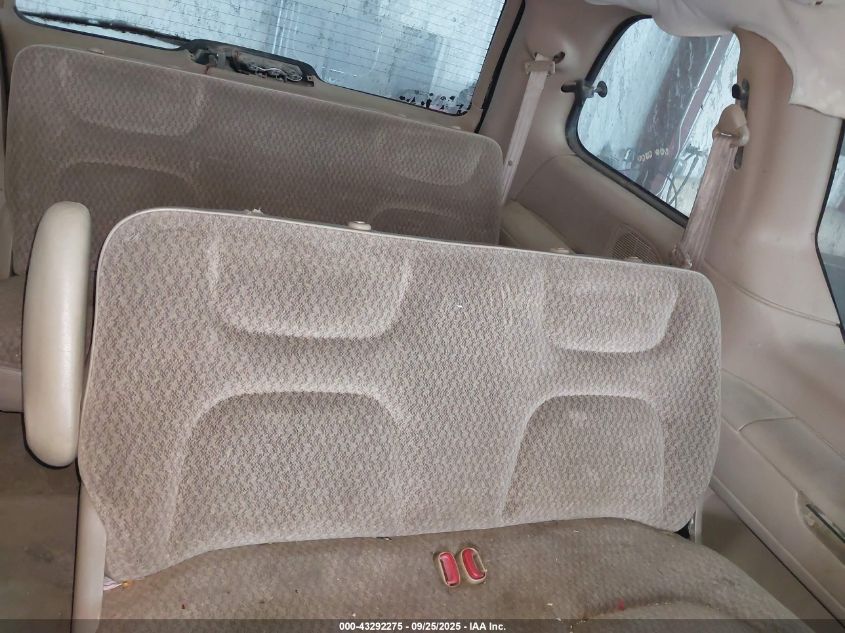 1998 Dodge Caravan VIN: 2B4GP25R4WR724105 Lot: 43292275