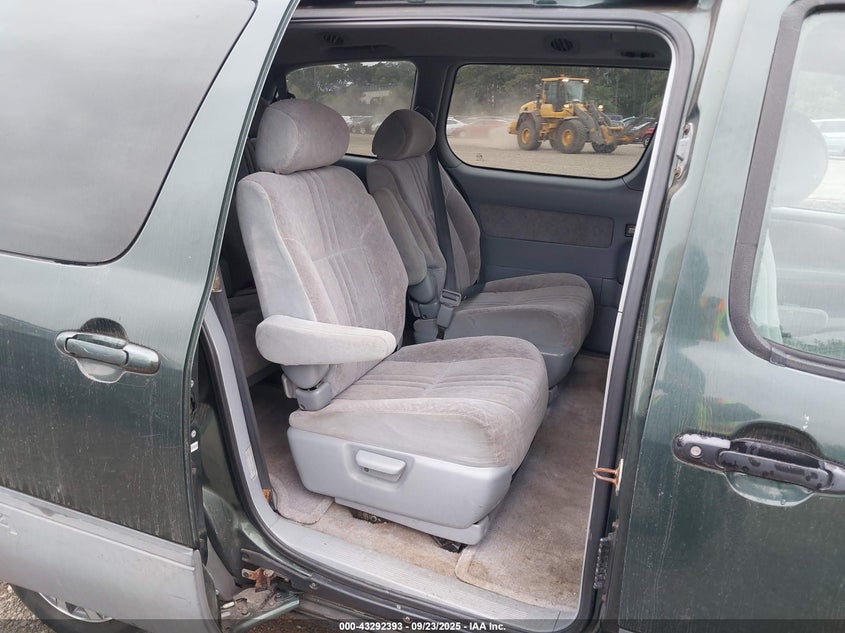 2000 Toyota Sienna Le VIN: 4T3ZF13C2YU281369 Lot: 43292393