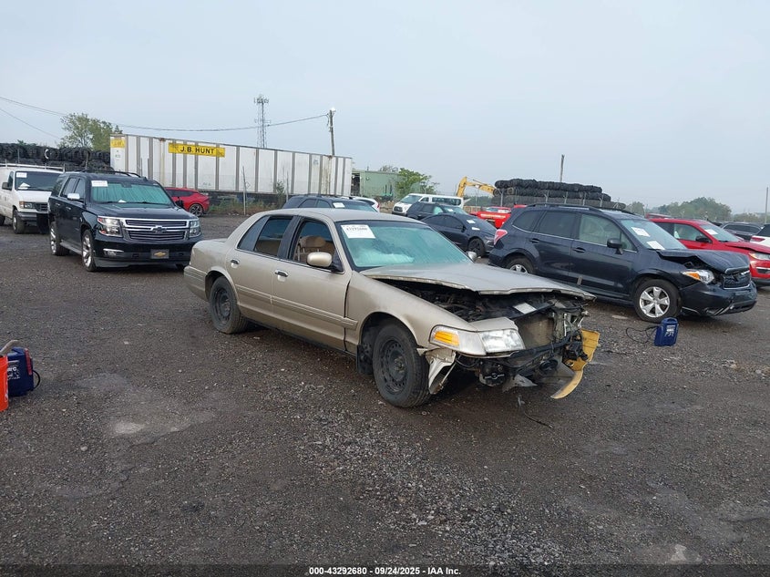 2000 Ford Crown Victoria Lx gold sedan gasoline 2FAFP74W8YX118071 photo #1