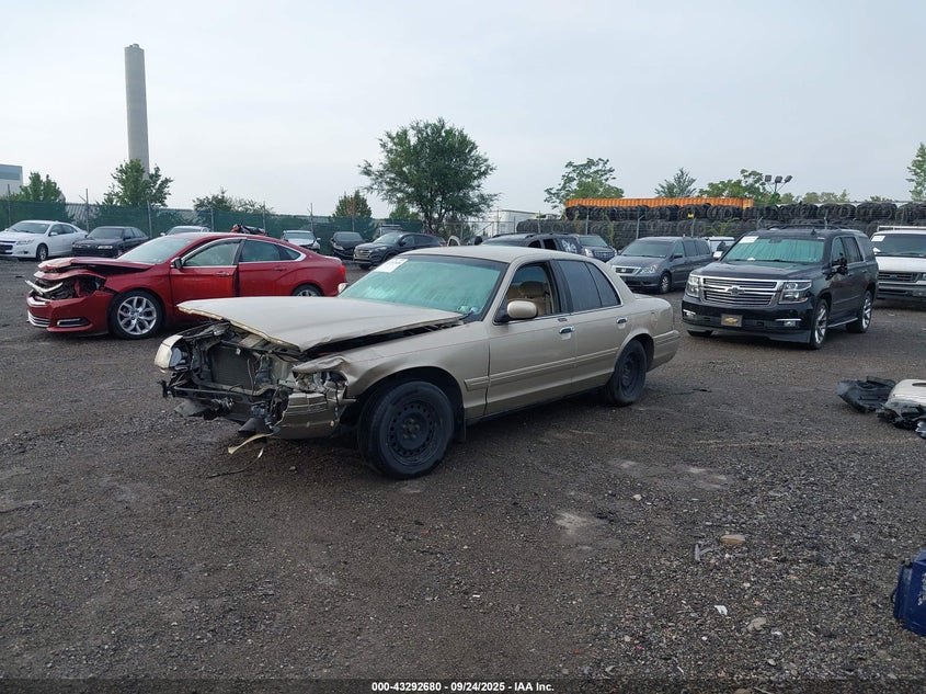 2000 Ford Crown Victoria Lx gold sedan gasoline 2FAFP74W8YX118071 photo #3