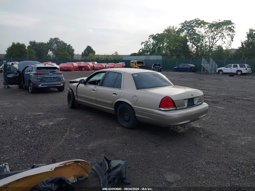 2000 Ford Crown Victoria Lx gold sedan gasoline 2FAFP74W8YX118071 photo #4