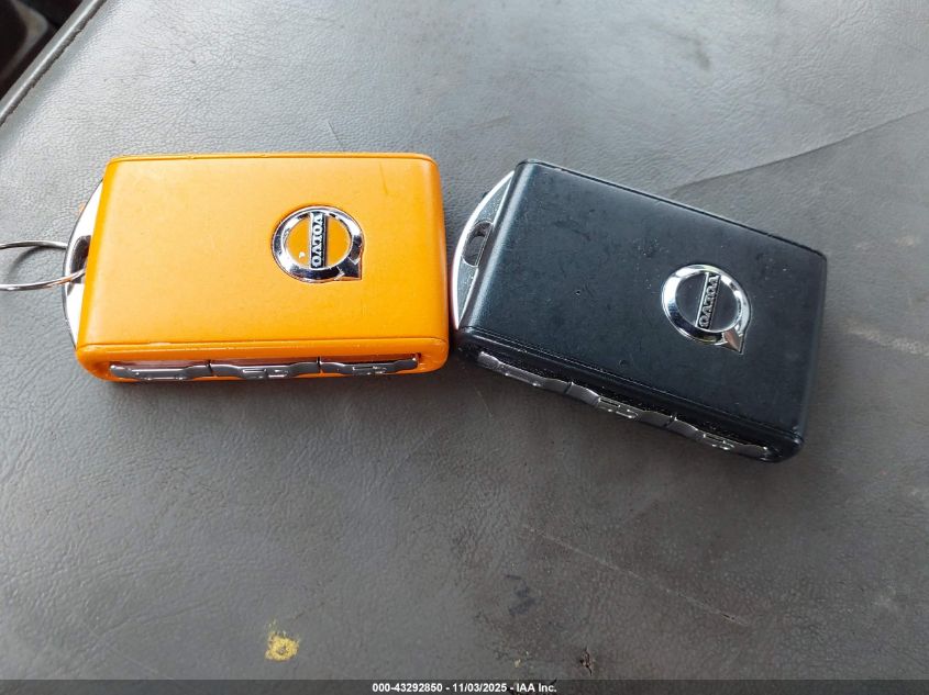 2022 Volvo Xc60 B5 Inscription VIN: YV4L12RL1N1002583 Lot: 43292850