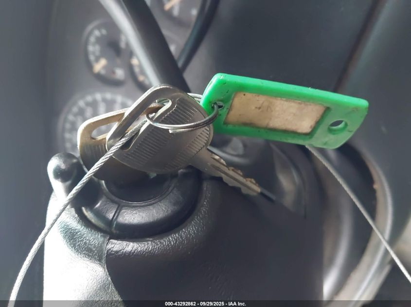 2000 Chevrolet Silverado 1500 VIN: 1GCEC19VXYE330633 Lot: 43292862