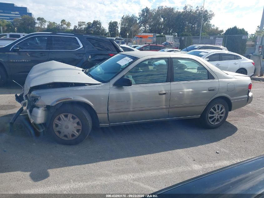 2000 Toyota Camry Le VIN: JT2BG22K0Y0498820 Lot: 43293170