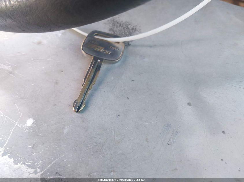 2000 Toyota Camry Le VIN: JT2BG22K0Y0498820 Lot: 43293170