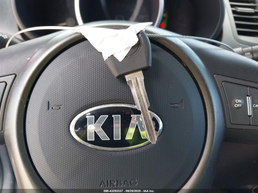 2013 KIA SOUL + - KNDJT2A60D7619530