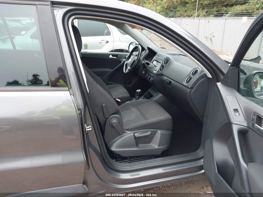 2013 VOLKSWAGEN TIGUAN S - WVGBV3AX4DW606181