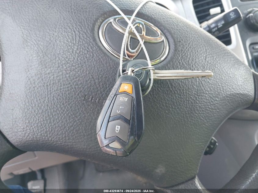 2005 Toyota Highlander V6 VIN: JTEDP21A050082749 Lot: 43293674