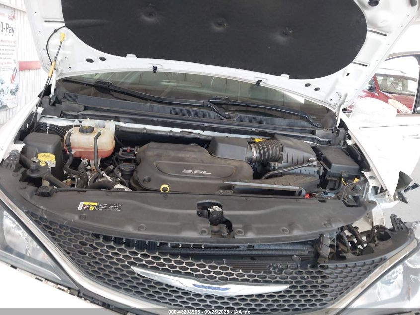 2017 Chrysler Pacifica Touring-L VIN: 2C4RC1BG6HR523426 Lot: 43293906