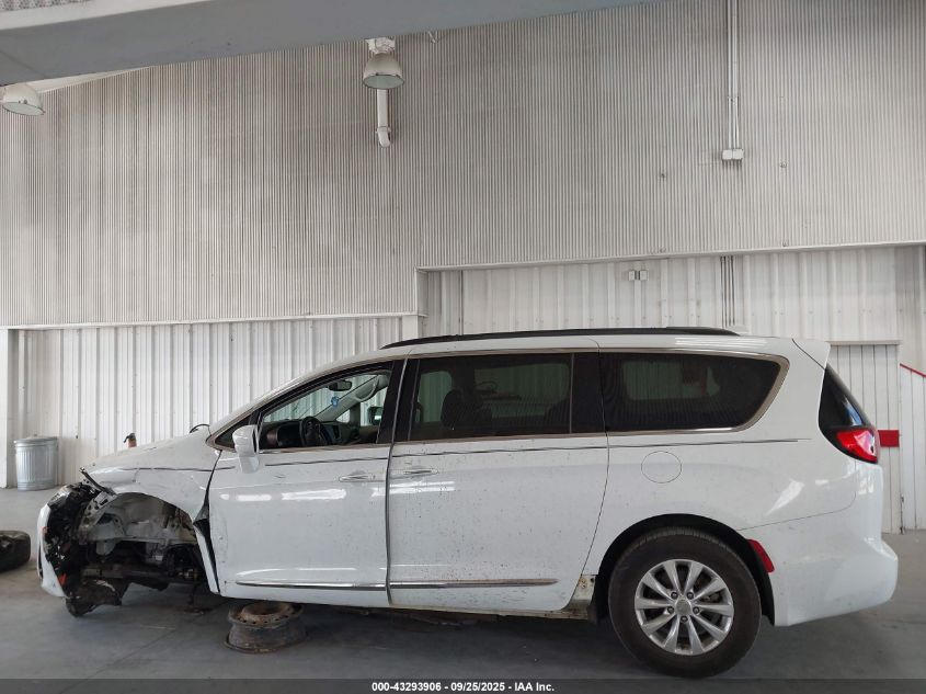 2017 Chrysler Pacifica Touring-L VIN: 2C4RC1BG6HR523426 Lot: 43293906