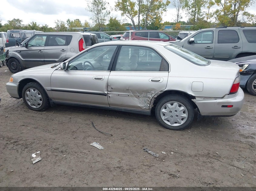 1996 Honda Accord Lx/Ex VIN: 1HGCD5634TA174895 Lot: 43294025
