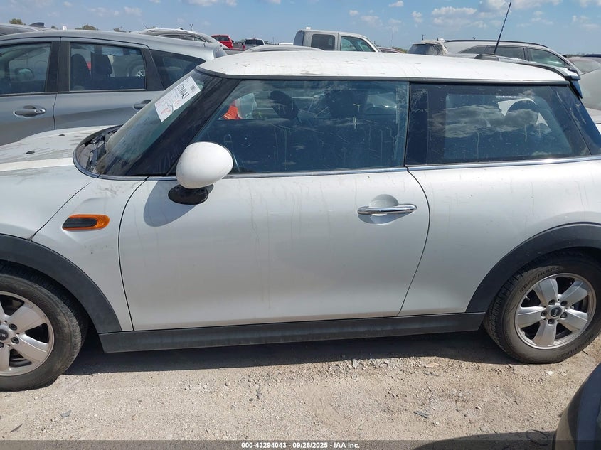 2016 Mini Hardtop Cooper VIN: WMWXP5C54G2D15204 Lot: 43294043