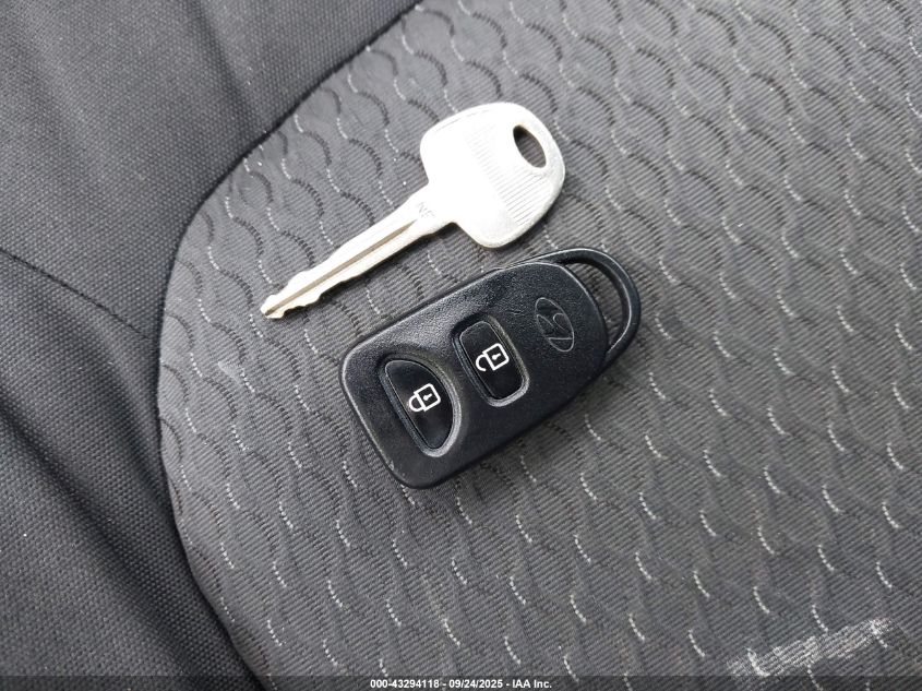 2011 Hyundai Tucson Gl VIN: KM8JT3AB2BU120385 Lot: 43294118