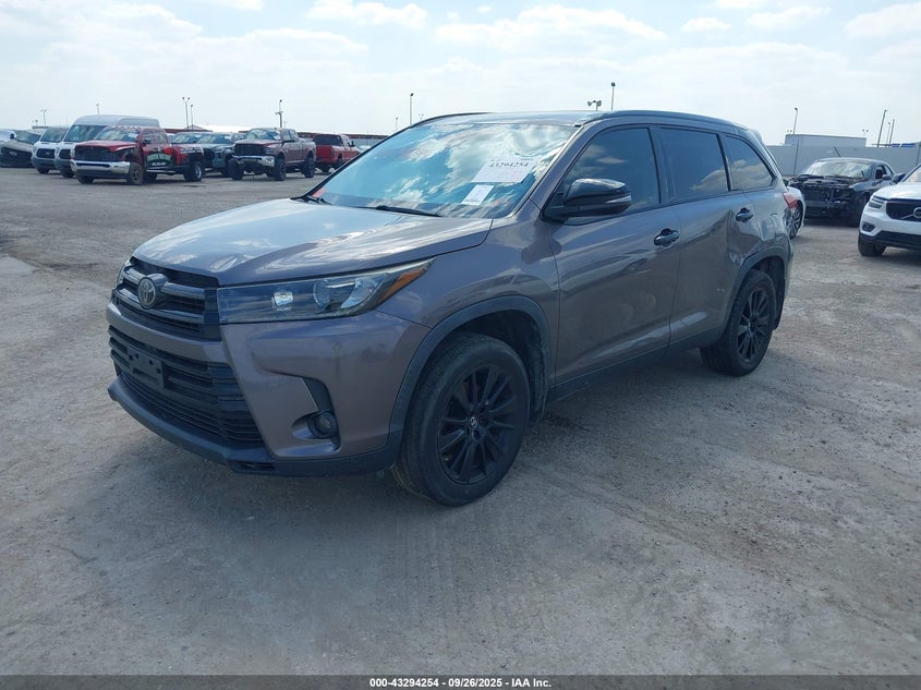 5TDKZRFH4KS315139 2019 TOYOTA HIGHLANDER photo no. 2