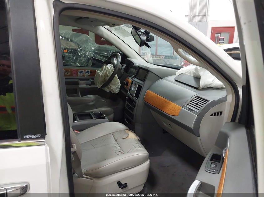 AtlanticExpress - Chrysler Town & Country
