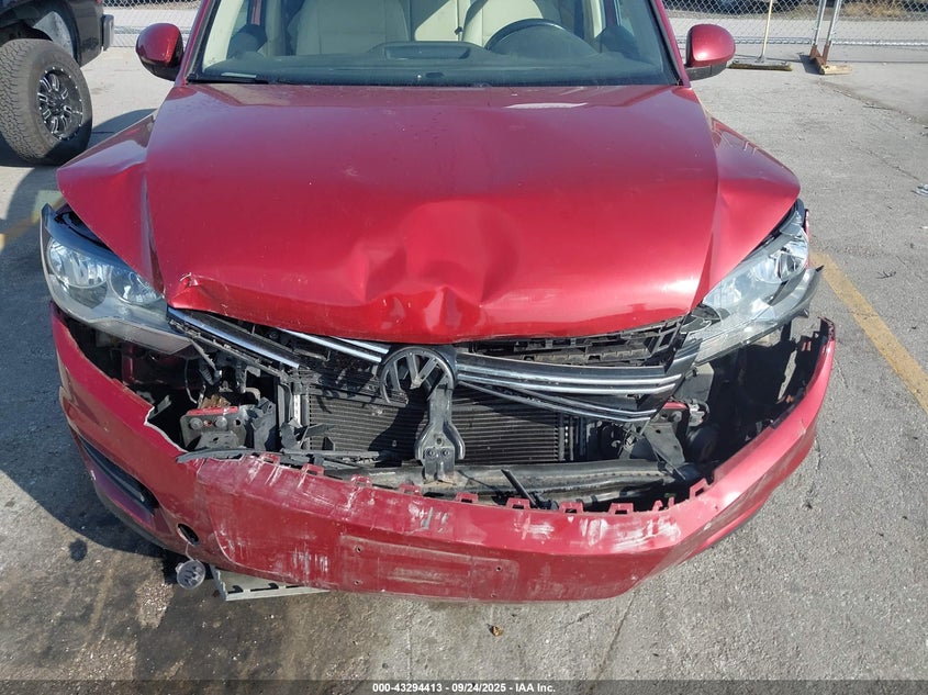 2016 VOLKSWAGEN TIGUAN S - WVGBV7AX8GW020661