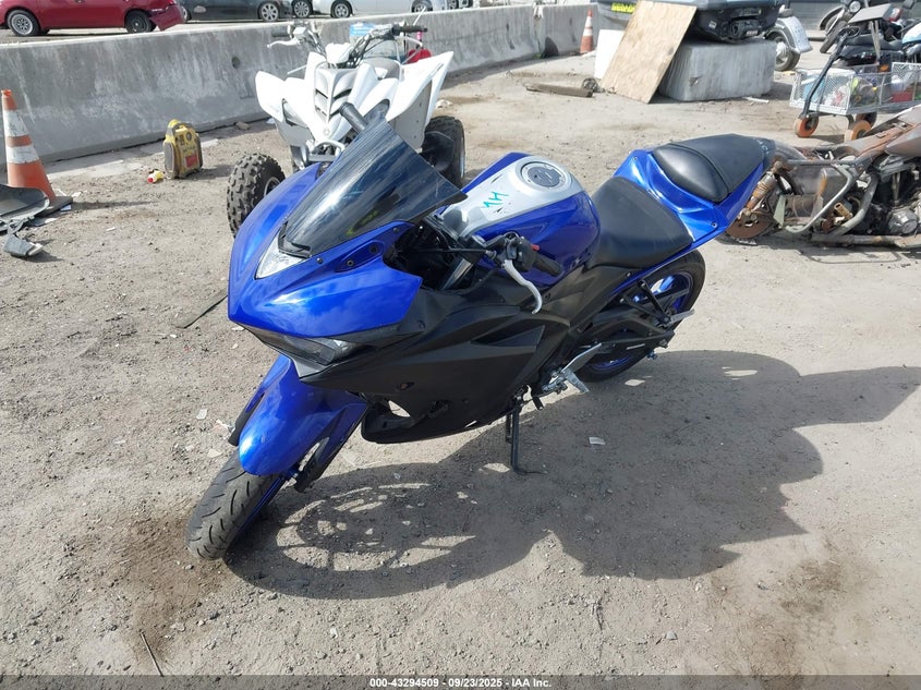MH3RH06Y8FK001232 2015 YAMAHA YZF photo no. 2
