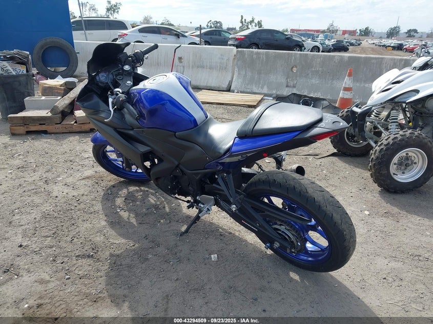 MH3RH06Y8FK001232 2015 YAMAHA YZF photo no. 3