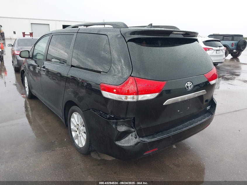 5TDDK3DC3BS027730 2011 TOYOTA SIENNA photo no. 3