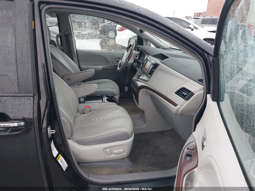 5TDDK3DC3BS027730 2011 TOYOTA SIENNA photo no. 5