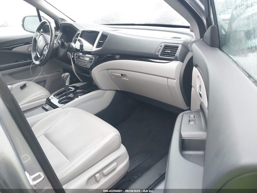 2019 HONDA RIDGELINE RTL-E - 5FPYK3F74KB010030