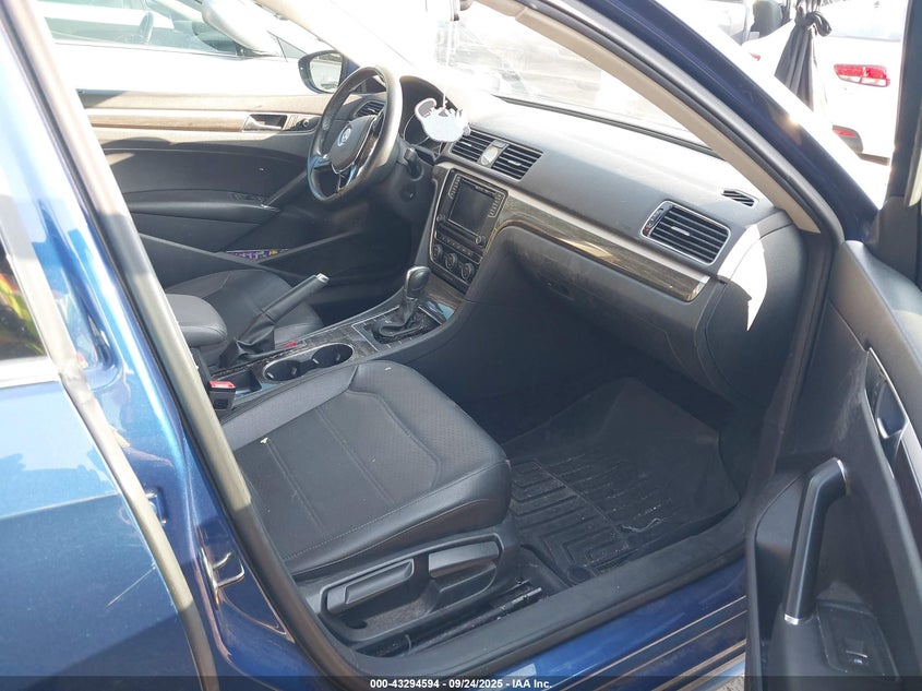 2017 VOLKSWAGEN PASSAT 1.8T SE - 1VWBT7A38HC049181