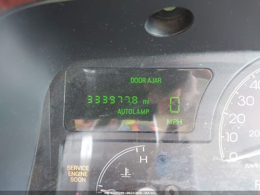 2003 Lincoln Town Car Signature VIN: 1LNHM82W73Y650288 Lot: 43295244