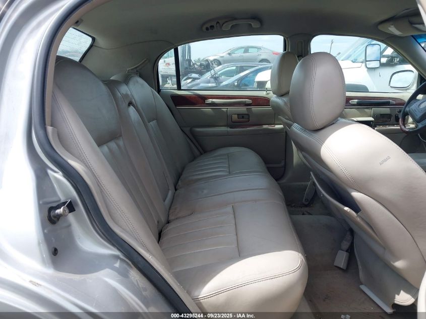 2003 Lincoln Town Car Signature VIN: 1LNHM82W73Y650288 Lot: 43295244