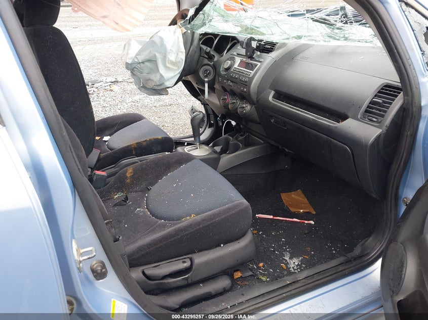 JHMGD38698S040699 2008 HONDA FIT photo no. 5
