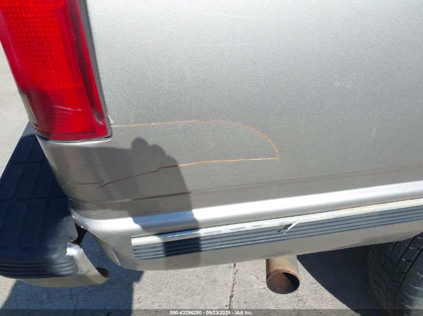 1998 Chevrolet C2500 Fleetside VIN: 1GCGC29R6WE161757 Lot: 43296290