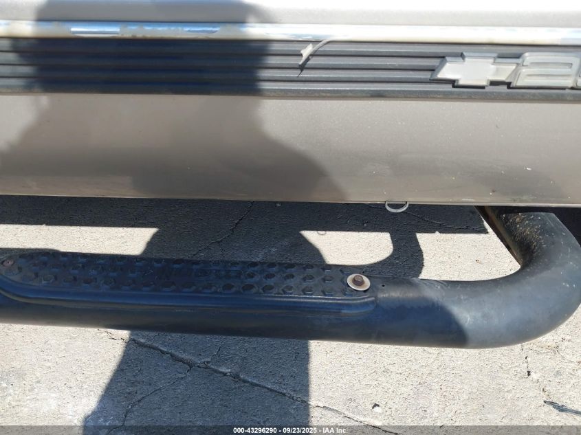 1998 Chevrolet C2500 Fleetside VIN: 1GCGC29R6WE161757 Lot: 43296290