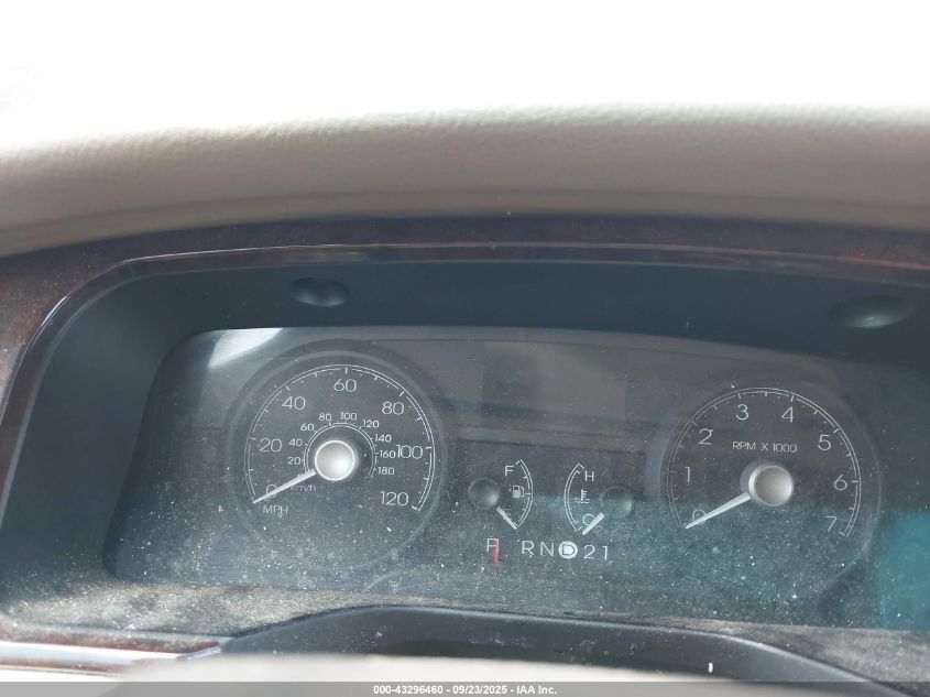 2007 Lincoln Town Car Signature Limited VIN: 1LNHM82W07Y614464 Lot: 43296460