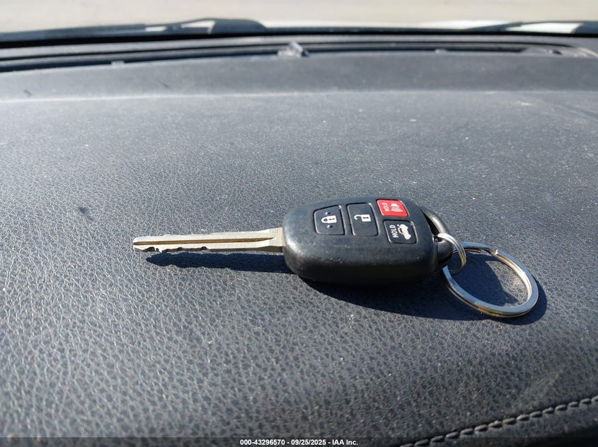 2017 TOYOTA COROLLA LE - 2T1BURHE1HC952136