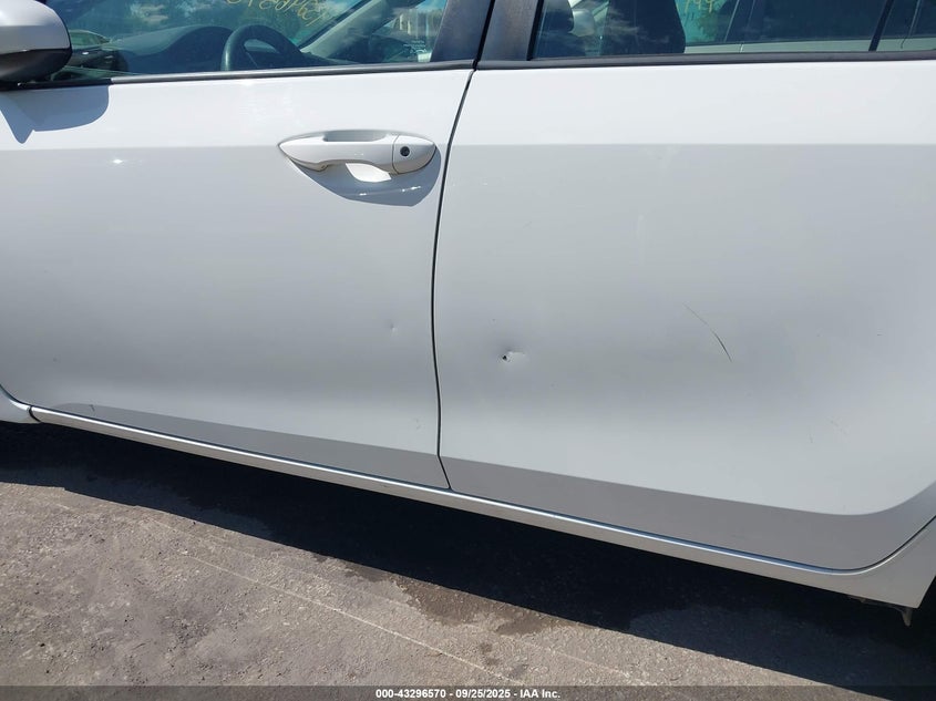 2017 TOYOTA COROLLA LE - 2T1BURHE1HC952136