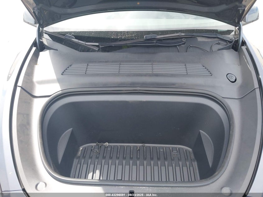 2023 Tesla Model Y Awd/Long Range Dual Motor All-Wheel Drive VIN: 7SAYGDEE8PF786011 Lot: 43296591