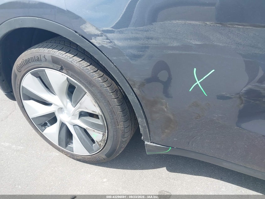 2023 Tesla Model Y Awd/Long Range Dual Motor All-Wheel Drive VIN: 7SAYGDEE8PF786011 Lot: 43296591