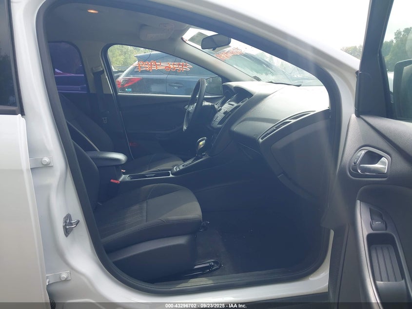 2017 FORD FOCUS SE - 1FADP3K21HL233138