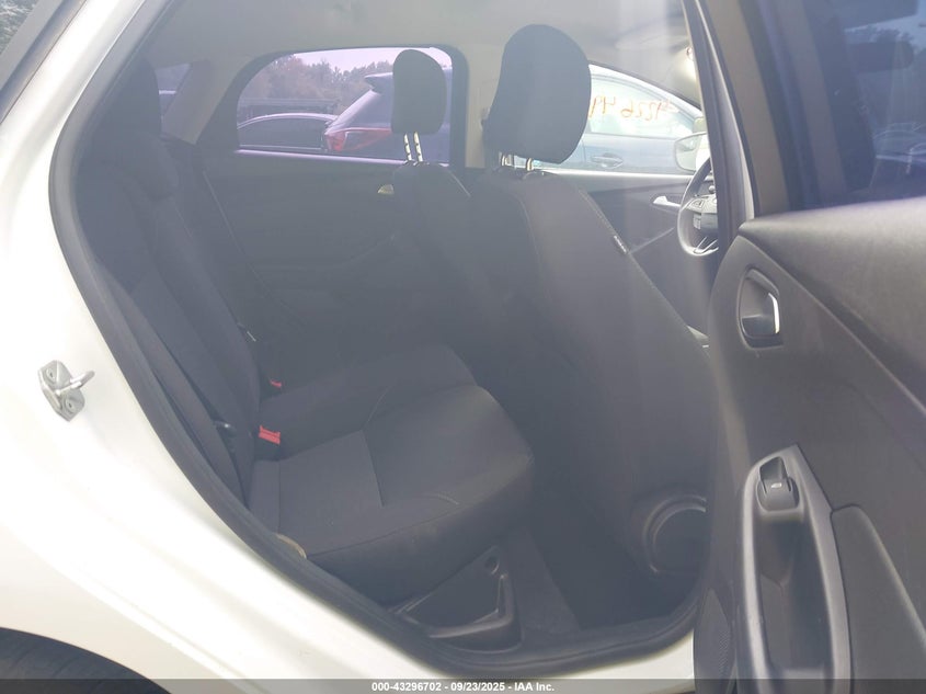 2017 FORD FOCUS SE - 1FADP3K21HL233138