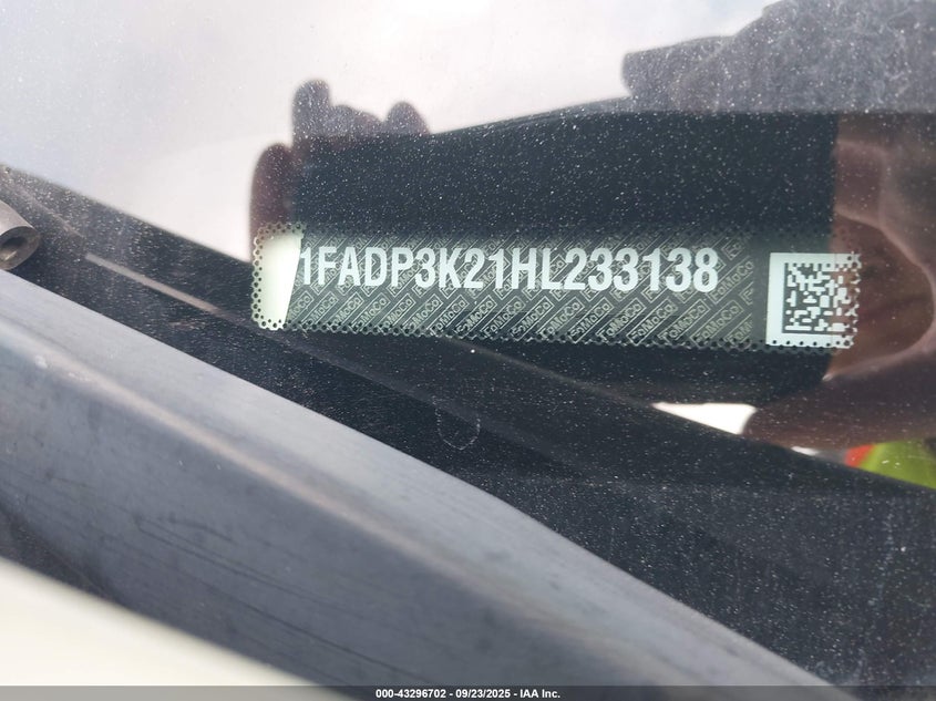 2017 FORD FOCUS SE - 1FADP3K21HL233138