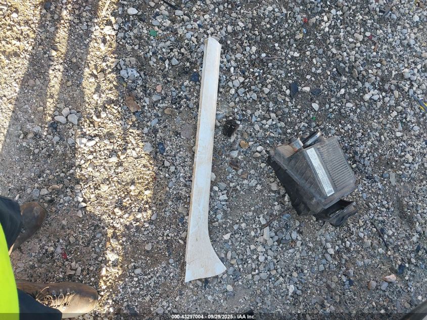 2004 GMC Yukon Denali VIN: 1GKEK63U44J280415 Lot: 43297004