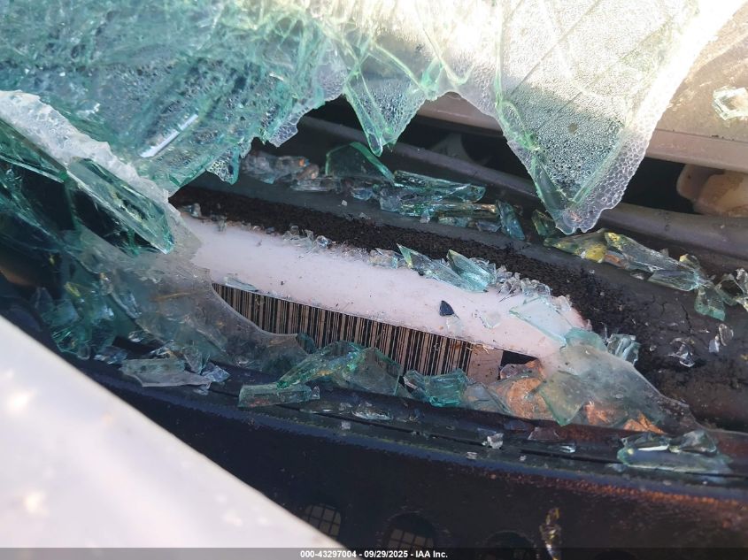 2004 GMC Yukon Denali VIN: 1GKEK63U44J280415 Lot: 43297004