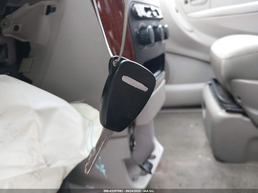 2007 Chrysler Town & Country Lx VIN: 2A4GP44R57R146673 Lot: 43297063